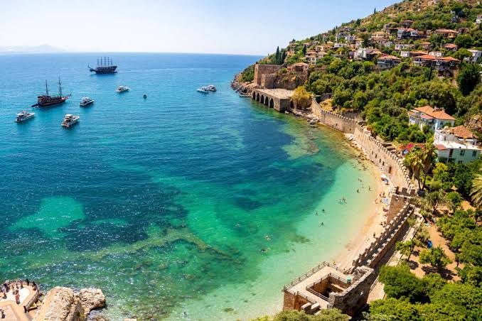 Antalya güven içinde yaşanılacak bir şehir ve dünyaya örnek bir