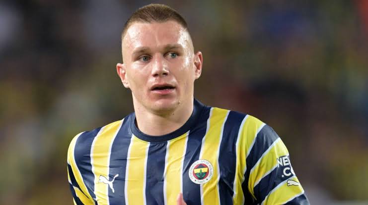 Fenerbahçe Kulübü, Macar futbolcu Attila Szalai ile 4,5 yıllık sözleşme