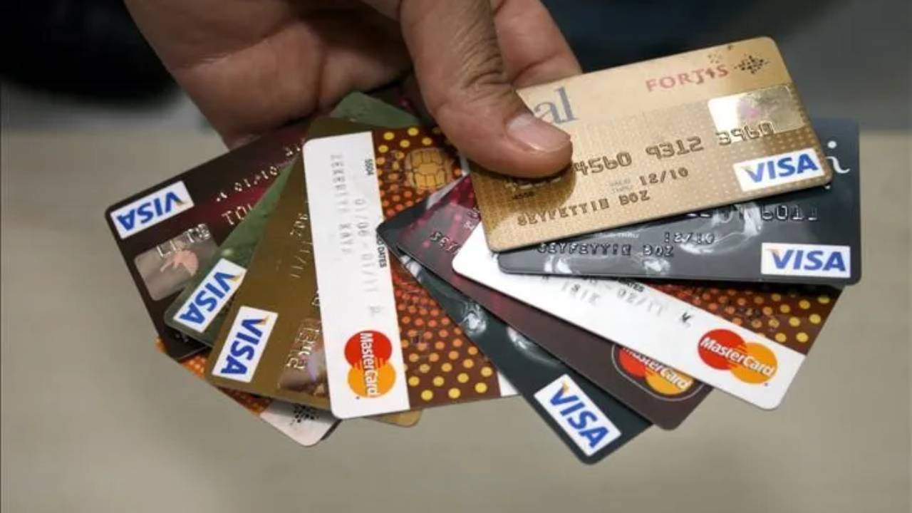 Banka, müşteriyle müzakere etmeden alamayacak Kredi kartı aidatına karşı açılan
