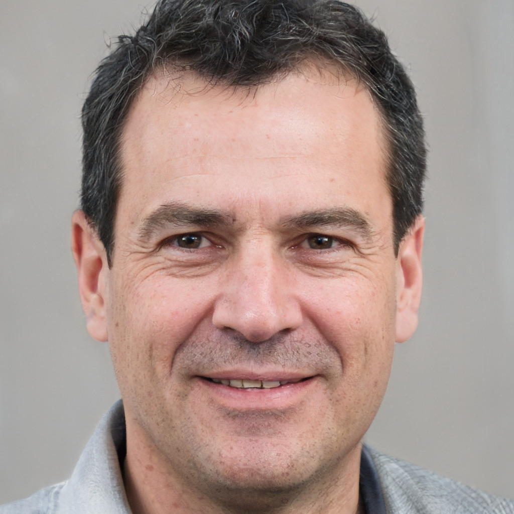 Ömer Çelik yazar fotoğrafı