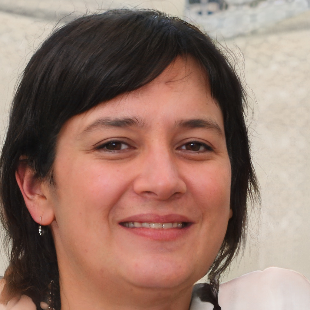 Ayşe Yıldız yazar fotoğrafı