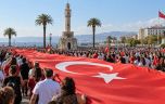 İzmir’in Kurtuluşunun 104. Yılı Cumhuriyet Meydanı’nda Kutlandı