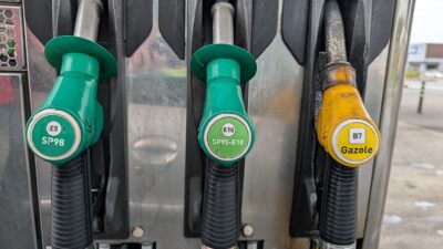 Uluslararası piyasalarda motorinin ton fiyatının gerilemesiyle akaryakıt istasyonlarında motorinin litre