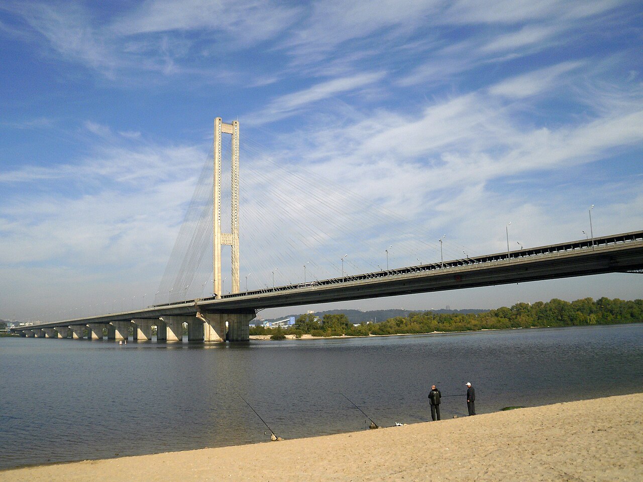 Rusya, Ukrayna’nın başkenti Kiev’de Dinyeper Nehri üzerindeki büyük köprüleri hedef